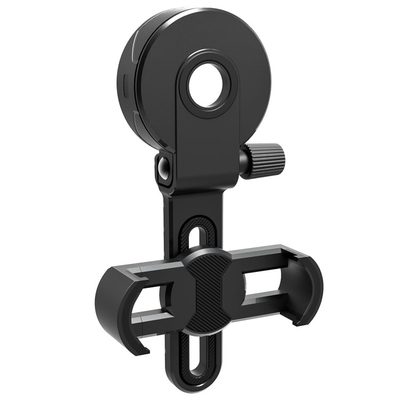 Telefono cellulare nero che macchia l'adattatore di portata per il cannocchiale del binocolo del telescopio