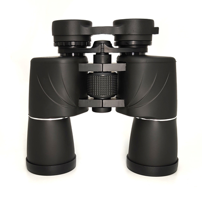 FMC che ricopre caccia facente un giro turistico di viaggio di bird-watching del binocolo 10x50